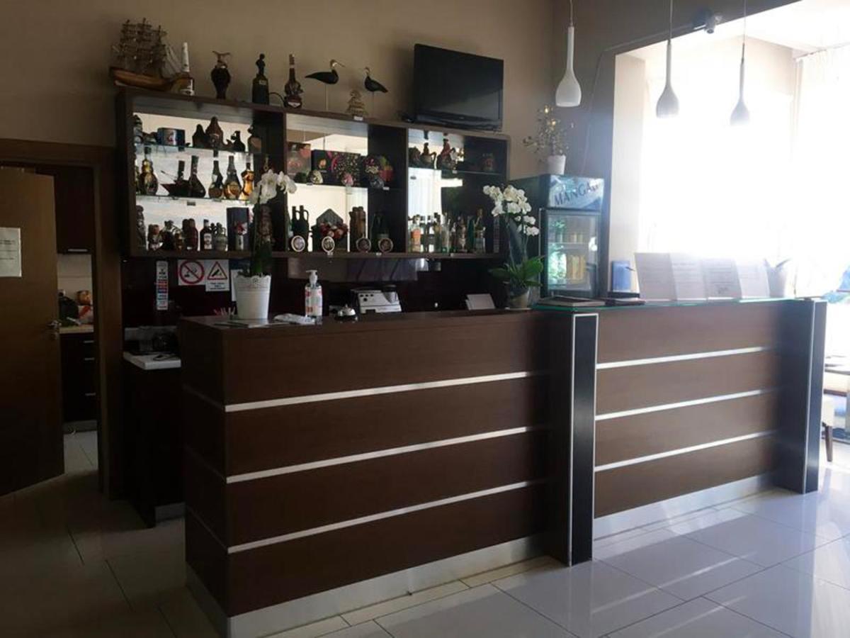 Room In Bb - Valensija - Suite For Two In Nice Hotel Jūrkalne المظهر الخارجي الصورة