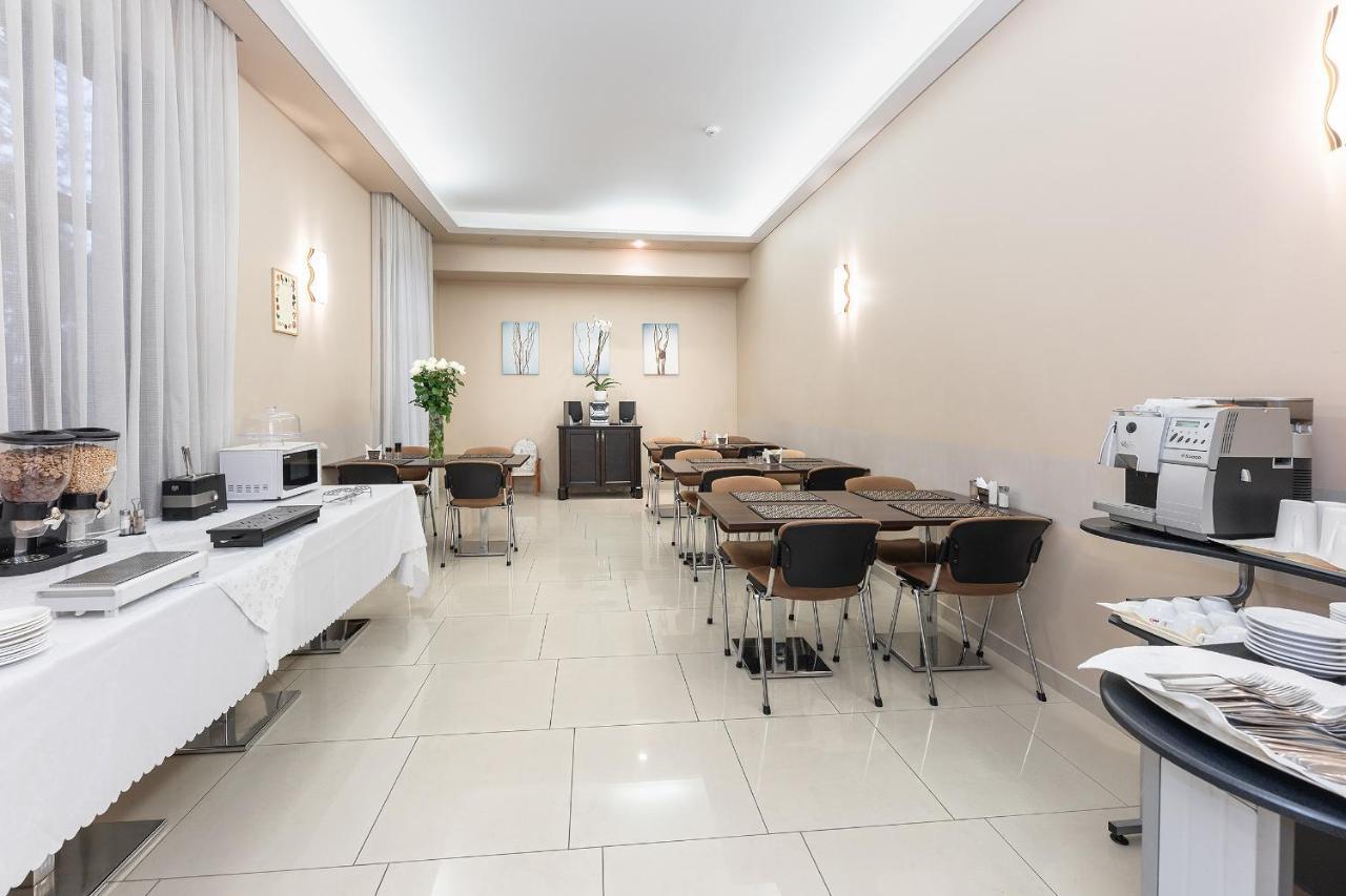 Room In Bb - Valensija - Suite For Two In Nice Hotel Jūrkalne المظهر الخارجي الصورة