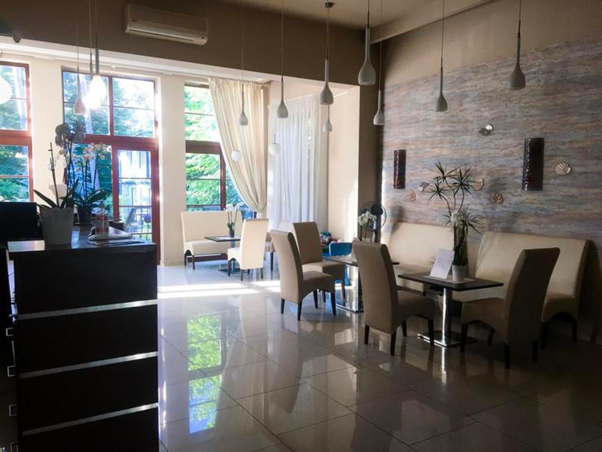 Room In Bb - Valensija - Suite For Two In Nice Hotel Jūrkalne المظهر الخارجي الصورة