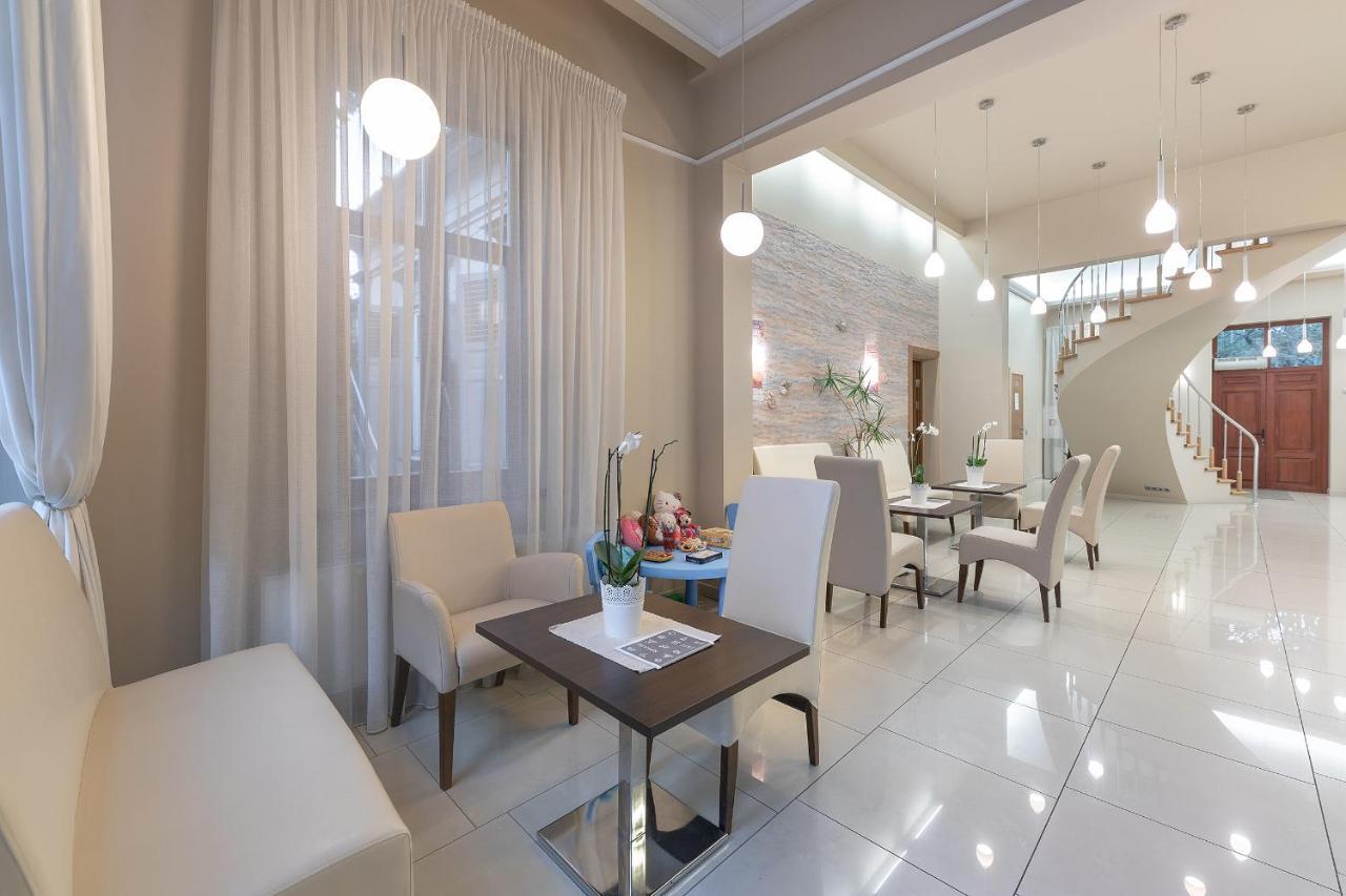 Room In Bb - Valensija - Suite For Two In Nice Hotel Jūrkalne المظهر الخارجي الصورة